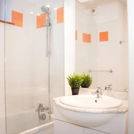 2 Pieces Pour 6 Personnes Avec Balcon Et Acces Piscine A Vignec, Proche Saint-lary-soulan - Fr-1-504-598 شقة *